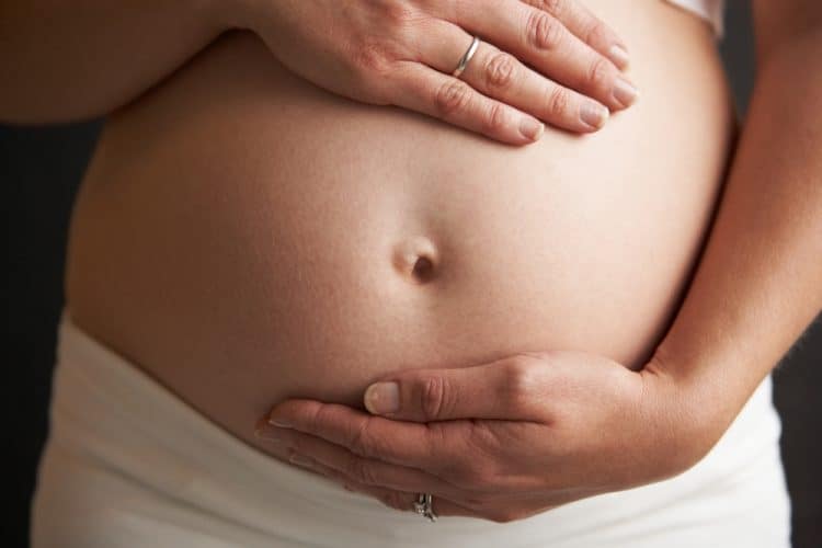 در ماه های اول بارداری به چه نکاتی باید توجه کرد؟