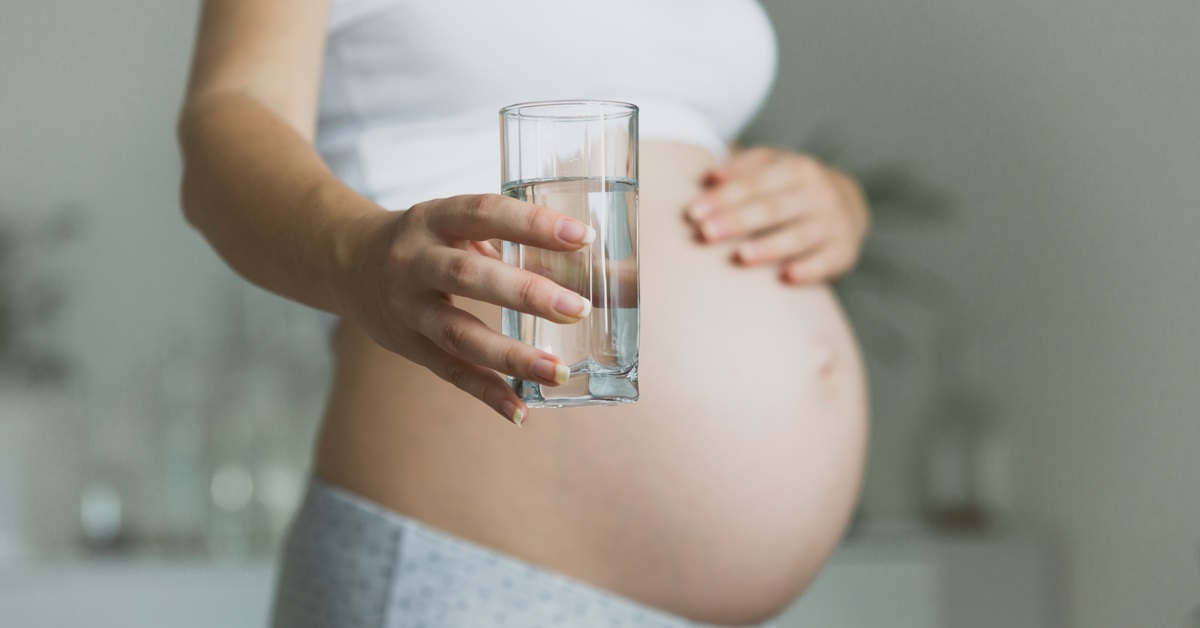 اهمیت مصرف آب در بارداری